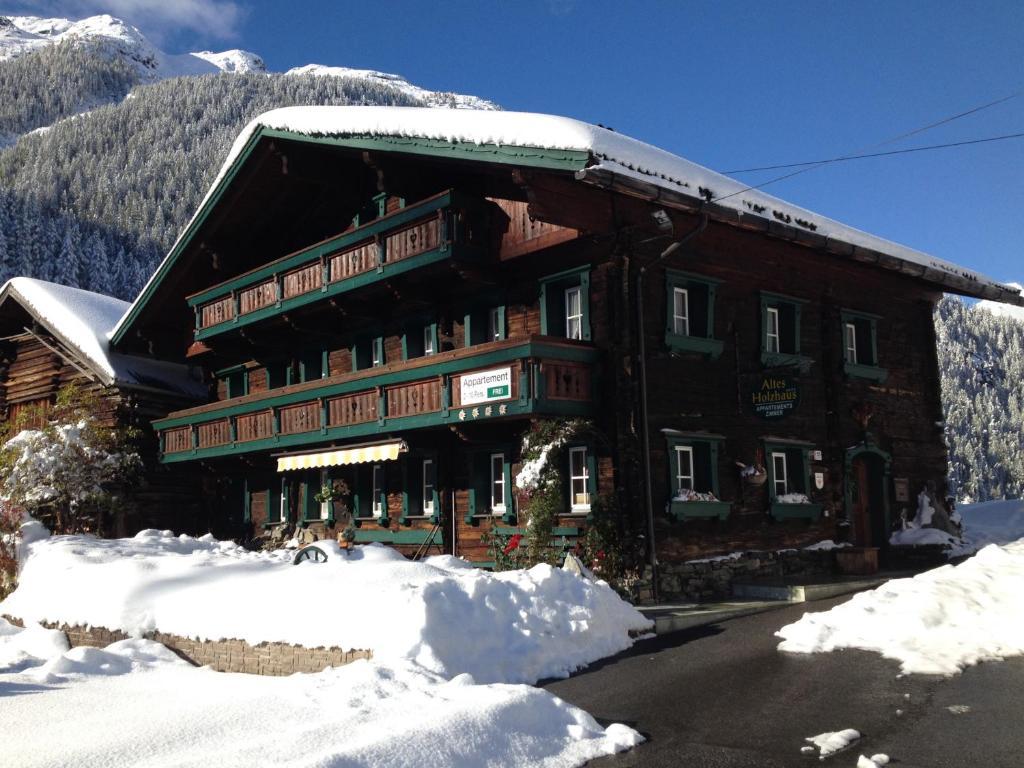 Altes Holzhaus Leilighet Sölden Eksteriør bilde